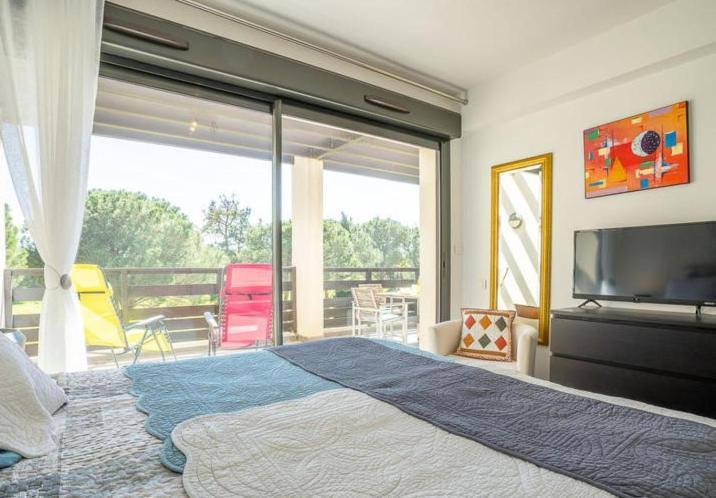 Vert Paradis - Vue Apaisante Sur Golf, Pins Parasols, 2E Etage - 80 M2 Dont Terrasse Avec Pergola, 2 Chambres, 3Et Iles, 3 Clim, Wifi - Piscine, Parking Et Park A Velos, Ascenseur - En Option Linge, Menage - Pistes Cyclables, Mer A Proximite Saint-Cyprien  Eksteriør bilde